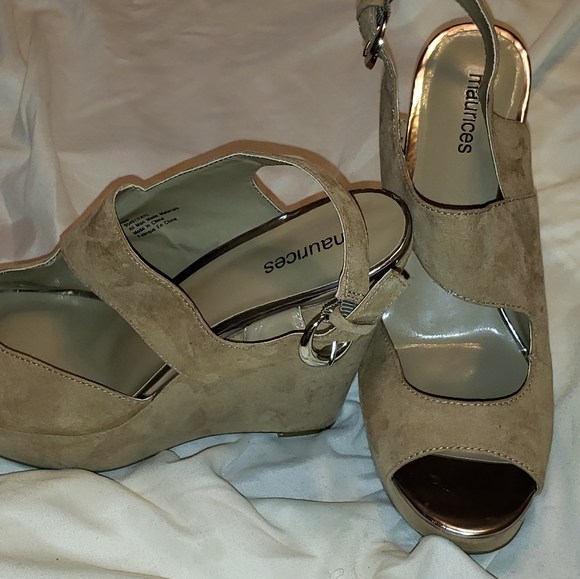 Women's Shoes - Picture 4 of 5